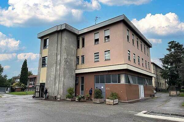 Das Bild zeigt das Gebäuder der Obdachloseneinrichtung Locanda in Brescia.