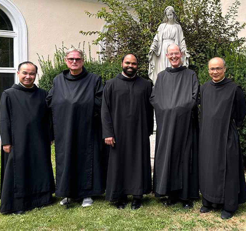 Das historische Bild zeigt die Provinzleitung der ehemaligen 'Österreichischen Ordensprovinz'.