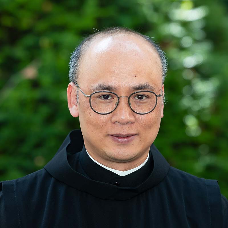 Das Bild zeigt Frater Thomas Pham, sac.